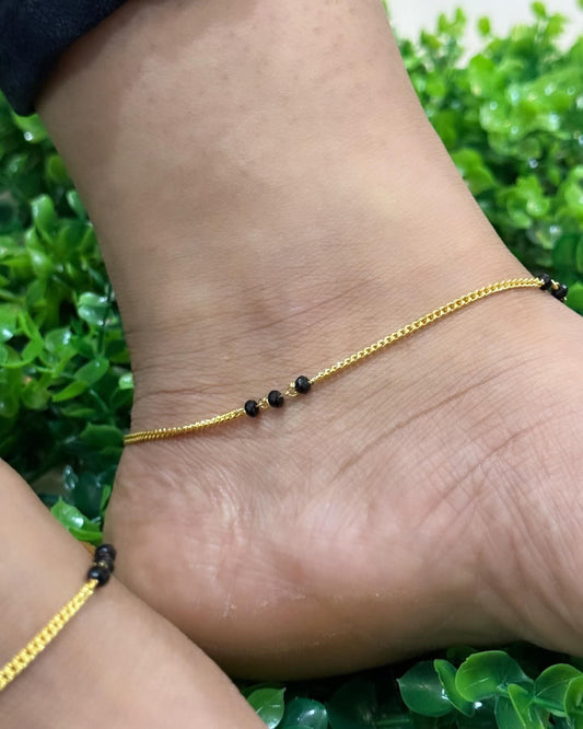 Anklet black 3 ball