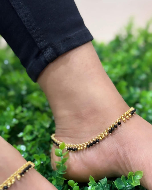 Anklet black head with gold 002